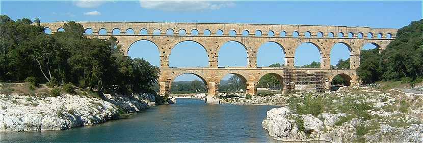 Le Pont du Gard prs de Nimes