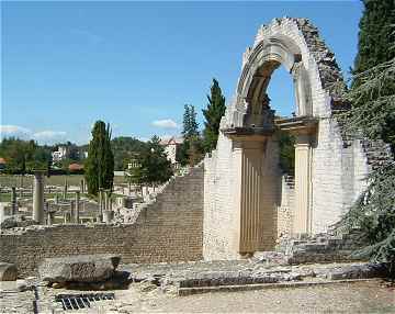 Vaison la Romaine: lment des Thermes du centre