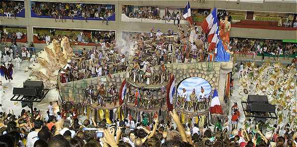 Carnaval de Rio de Janeiro: un char symbolisant la Revolution Francaise
