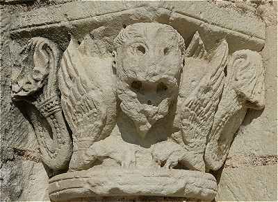 Chapiteau de l'glise Saint Martin de Bossay sur Claise