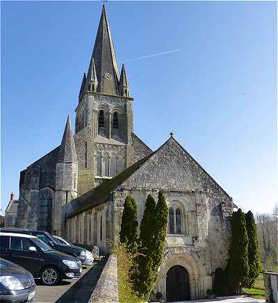 Faade, nef et clocher de l'glise de Ferrire-Laron