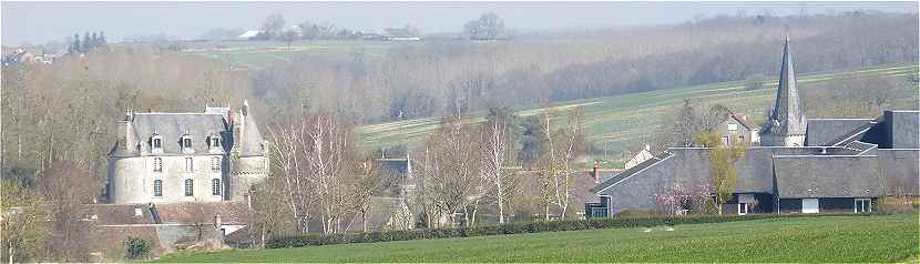 Panorama sur La Celle-Gunand avec le chteau et l'glise