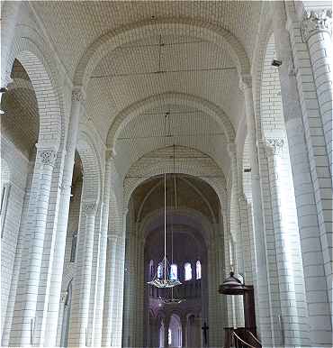 Nef de l'glise Saint Pierre de Preuilly sur Claise