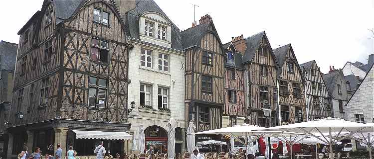 Maisons médiévales sur la Place Plumereau à Tours