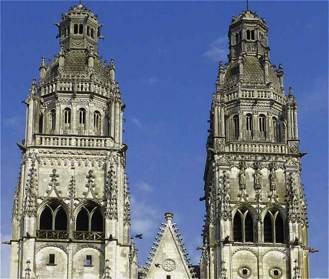 Partie haute des Tours de la Faade de la Cathdrale de Tours