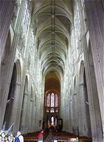 Vue intrieure de la Nef de la Cathdrale de Tours