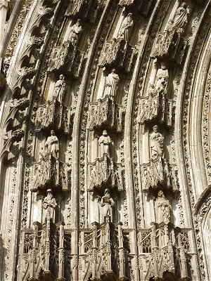 Statues du portail central de la Cathdrale de Tours