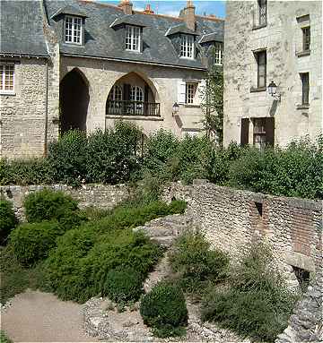 Maisons des Chanoines de l'Abbaye Saint Martin et vestiges mdivaux