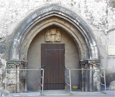 Porte de la chapelle du couvent des Cordeliers (XIVme sicle)