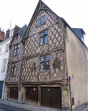 Maison Ancienne, Place Foire le Roi