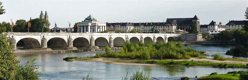 Le Pont Wilson et la Loire au Nord de Tours
