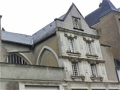 Vestiges de l'glise Sainte Croix rue de Chateauneuf: Chevet et Transept