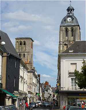 Tour de l'Horloge et rue des Halles