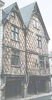 Maison Ancienne, Place Foire le Roi