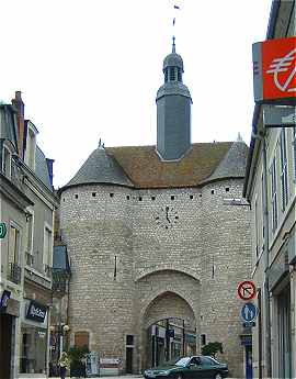Porte médiévale à Mehun sur Yèvre