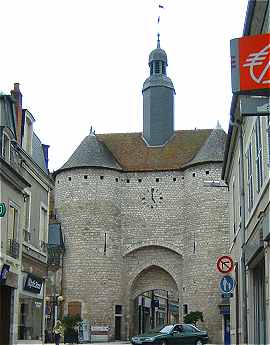 Porte mdivale  Mehun sur Yvre