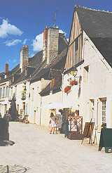 La rue qui conduit au Chateau d'Azay le Rideau