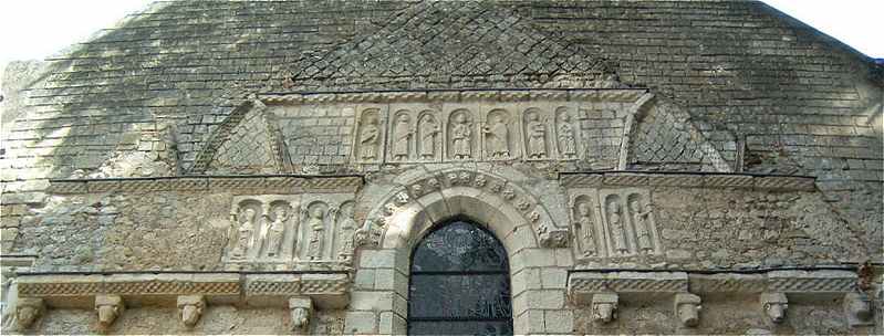 Partie de la faade de l'glise Saint Symphorien d'Azay le Rideau