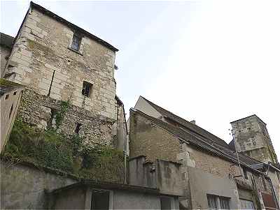 Les tours quadrangulaires de la partie Nord de l'enceinte du chteau de Chtillon sur Indre