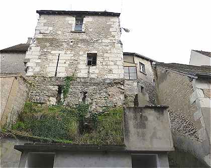 Tour quadrangulaire de la partie Nord de l'enceinte du chteau de Chtillon sur Indre