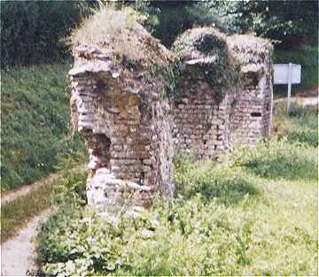 Ruines de l'aqueduc de Contray