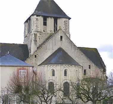 Chevet de l'église Romane Notre-Dame du Fougeray à Cormery