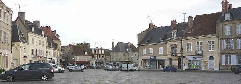 La place centrale de La Chtre