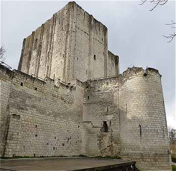 Le Donjon de Loches vu du ct Est