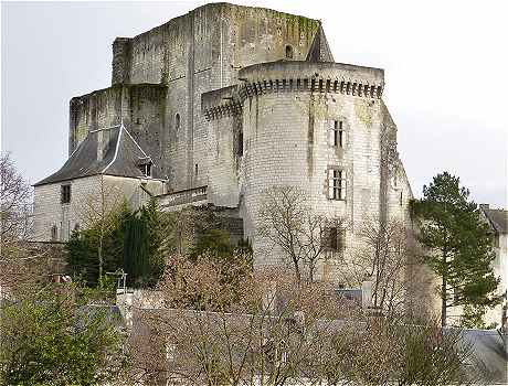 Le Donjon de Loches vu du ct Ouest, au premier plan le Martelet