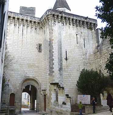 La Porte Royale de Loches vue de l'intrieur de la Cit