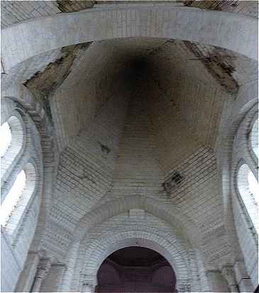 Cne au-dessus de la nef de l'glise Saint Ours
