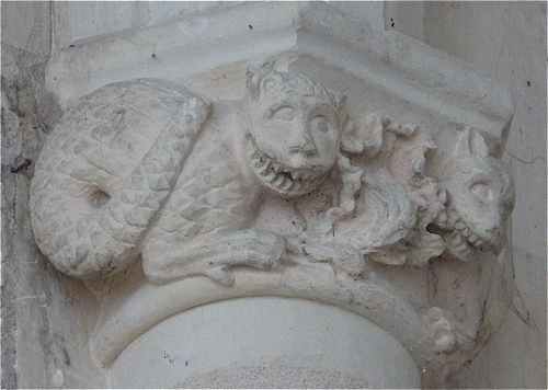 Chapiteau sculpt de l'glise Saint Sulpice de Palluau sur Indre