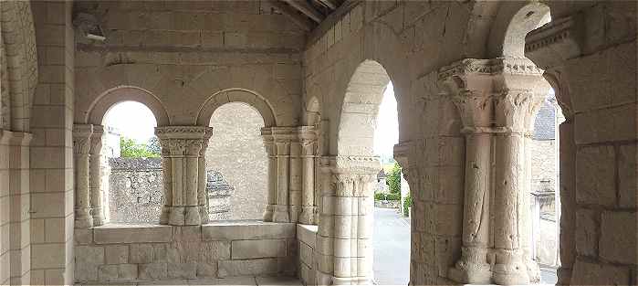 Porche Roman de l'église d'Avon les Roches