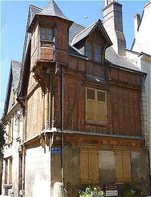 Maison ancienne  pans de bois rue du Grand Carroi