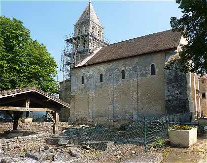 Eglise Saint Gervais et Saint Protais avec le site archologique