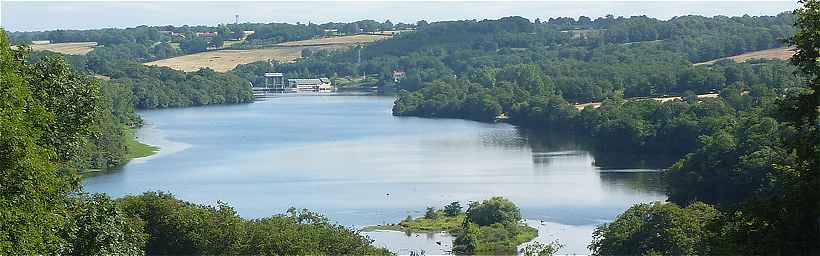 Vue de la Vienne en aval d'Availles-Limouzine: le Barrage de Jousseau