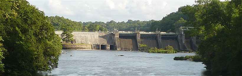 Vue de la Vienne  en amont de L'Isle Jourdain: Barrage de La Roche