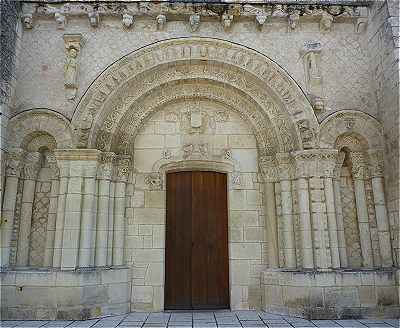 Portail de l'glise de Parcay