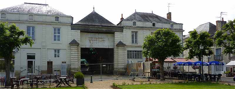 Faade Est des Halles de Richelieu