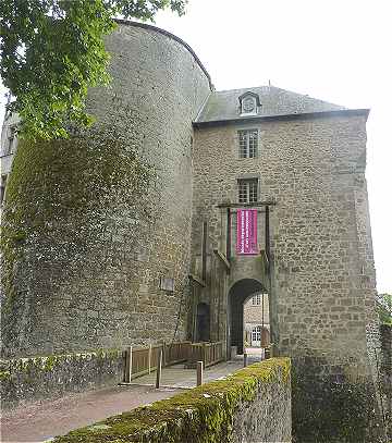 Chatelet d'entre du chteau de Rochechouart