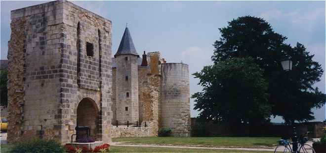 Ruines du chateau de Sainte Maure