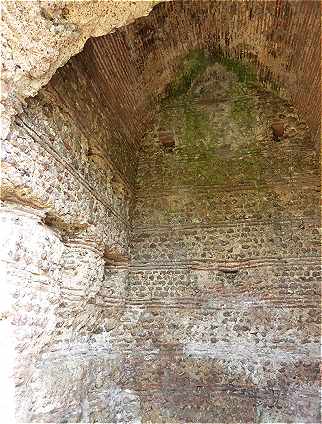 Fanum: Vue intrieure de la Tour de Grisset prs de Frteval