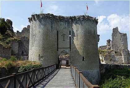 Château de Lavardin: châtelet d'accès au château