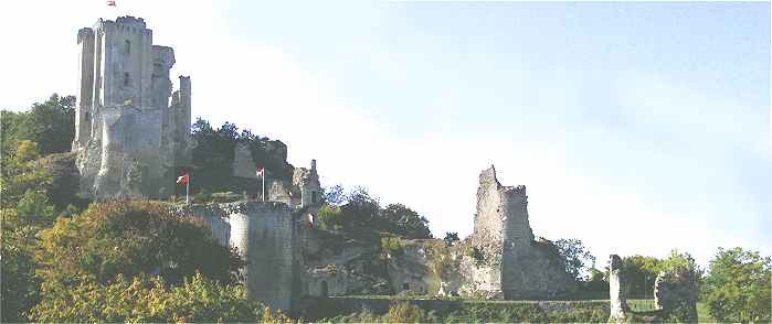 Chteau de Lavardin dans le Vendmois