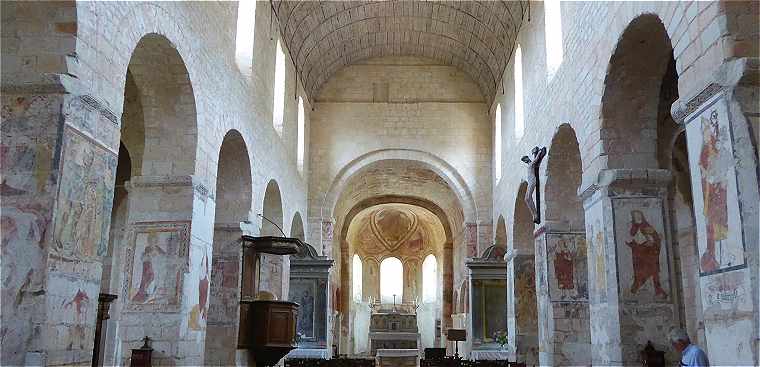 Intérieur de l'église Saint Genest de Lavardin