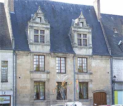 Maison ancienne sur la place de Montoire