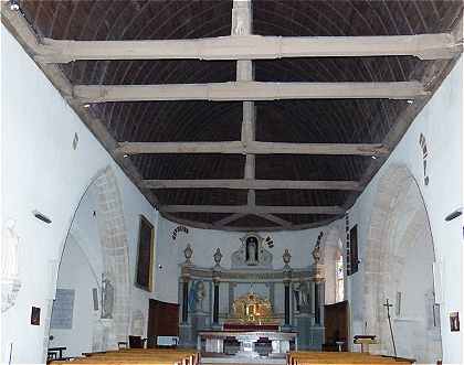 Intérieur de l'Eglise Saint Cyr de Sargé
