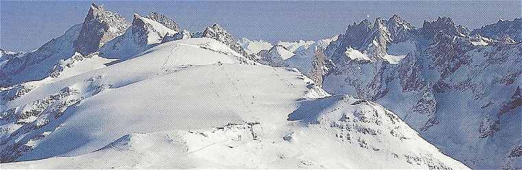 Panorama sur les montagnes autour des Deux-Alpes