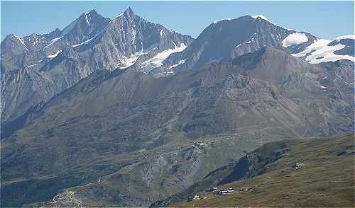 Mischabel: le Dom (4545 m), le Taschhorn (4490 m), l'Alphubel (4200 m)