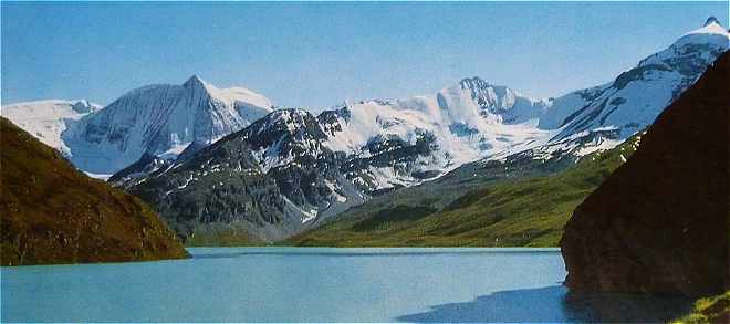 Le lac des Dix et le Mont Blanc de Cheilon